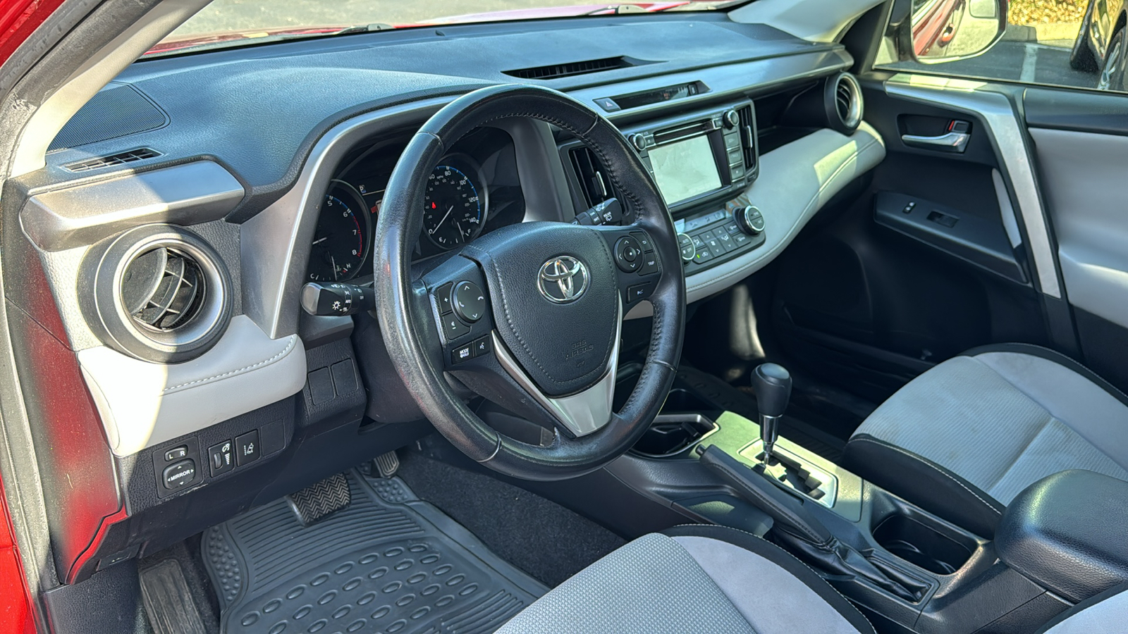 2017 Toyota RAV4 XLE 12