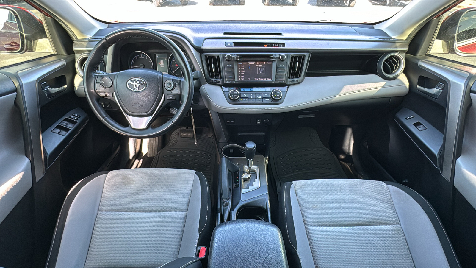 2017 Toyota RAV4 XLE 18