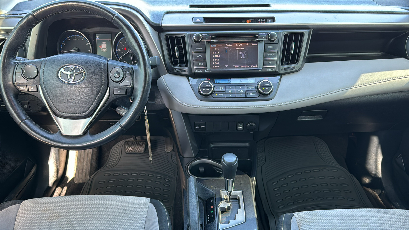 2017 Toyota RAV4 XLE 23