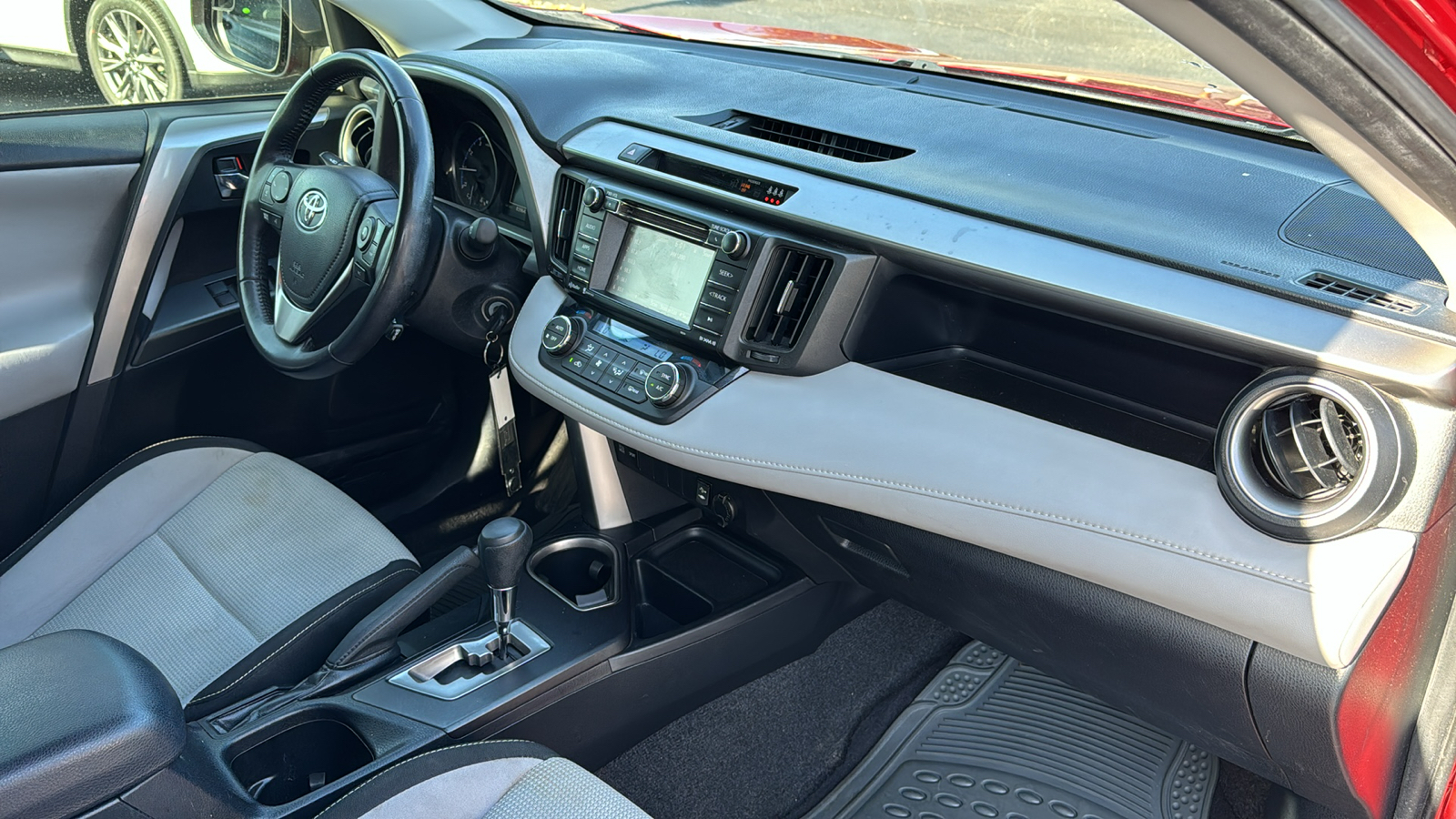 2017 Toyota RAV4 XLE 33