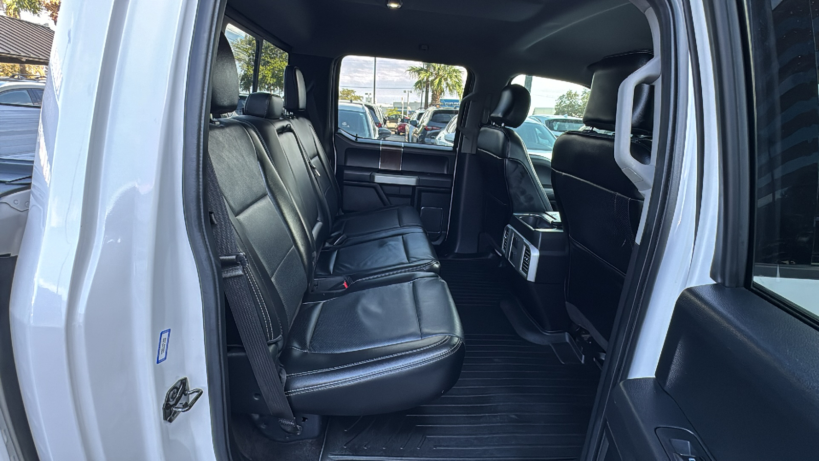 2016 Ford F-150 Lariat 19