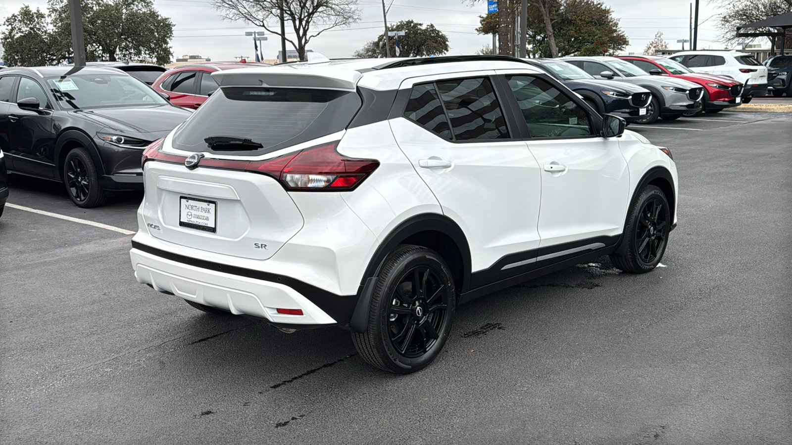 2024 Nissan Kicks SR 8