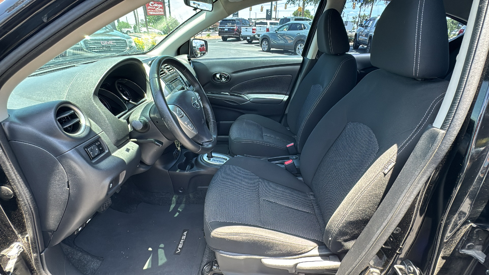 2017 Nissan Versa 1.6 SV 13