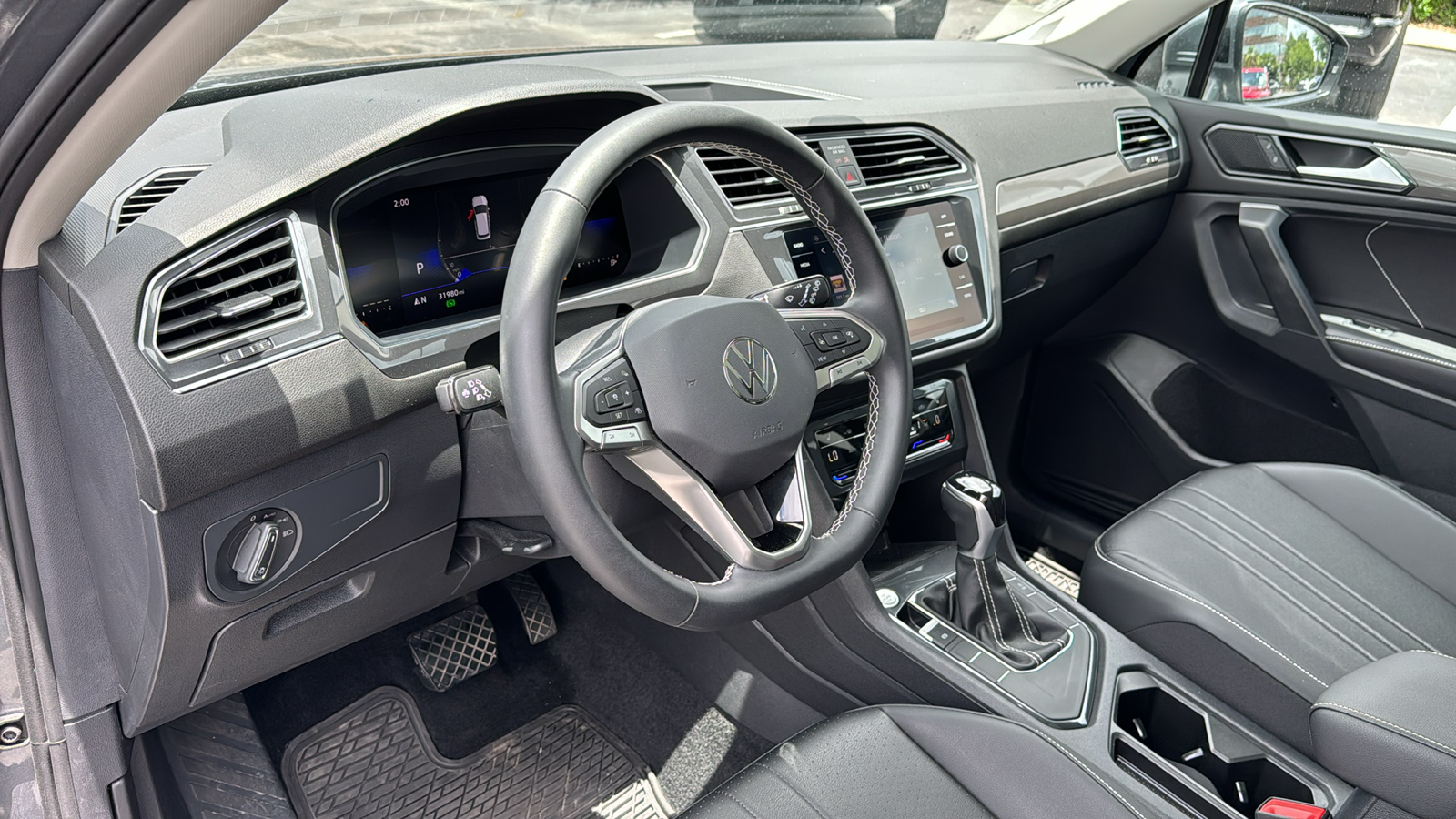 2023 Volkswagen Tiguan 2.0T SE 12