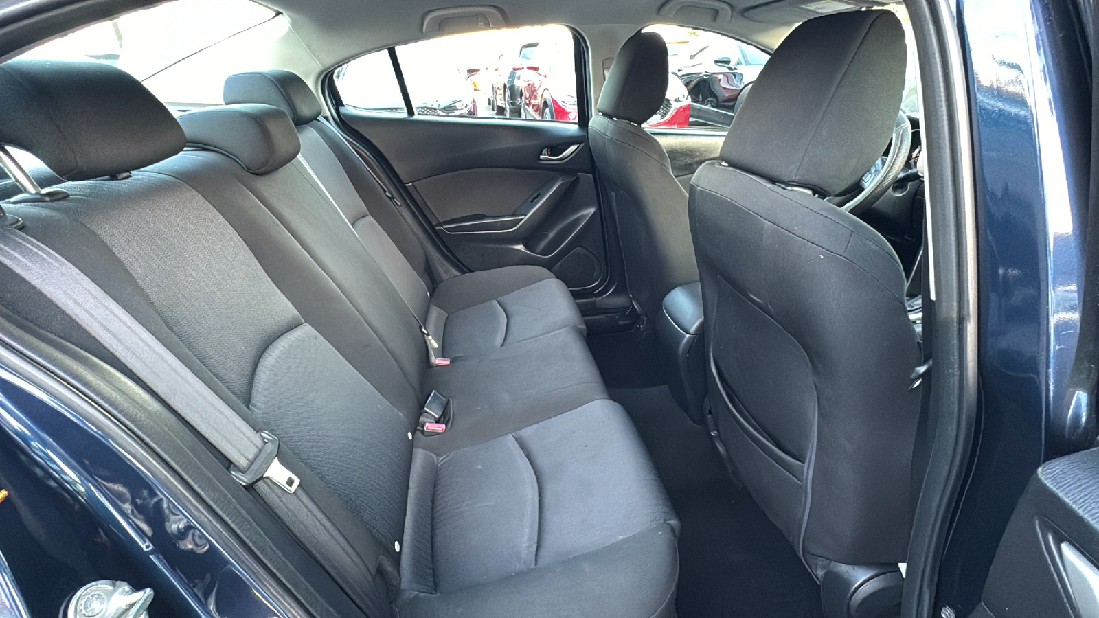 2015 Mazda Mazda3 i Sport 30