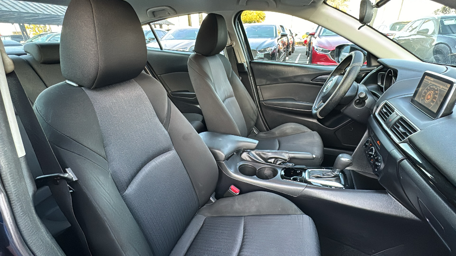 2015 Mazda Mazda3 i Sport 35