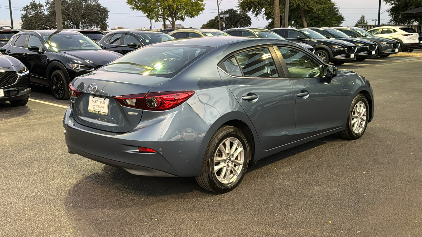 2016 Mazda Mazda3 i Sport 8