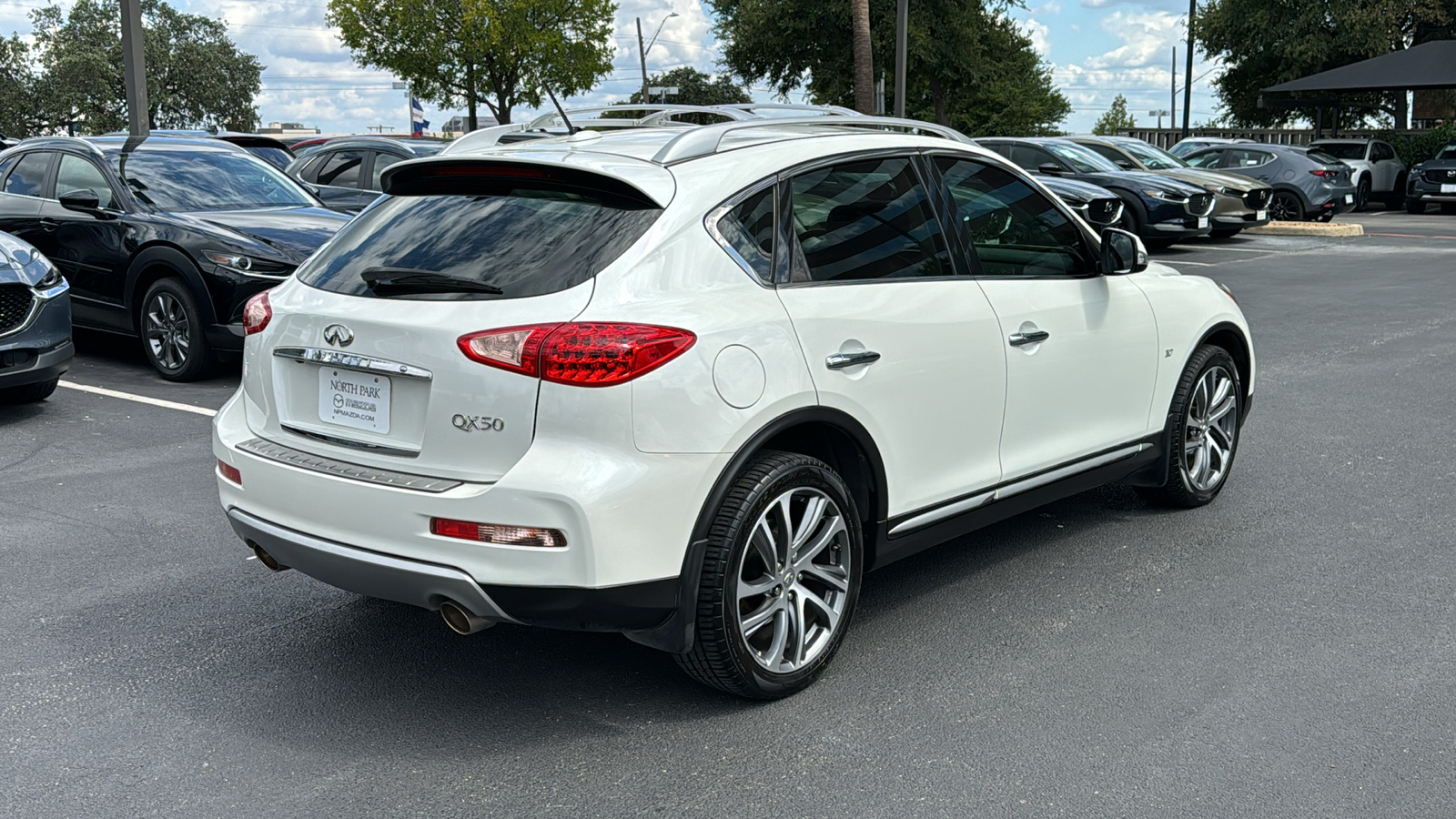 2017 INFINITI QX50 Base 8