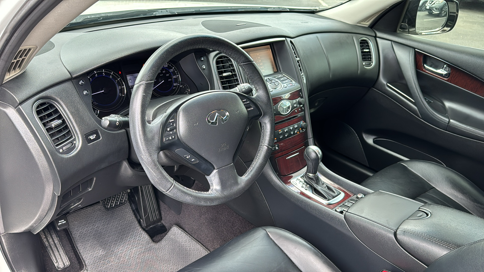 2017 INFINITI QX50 Base 12