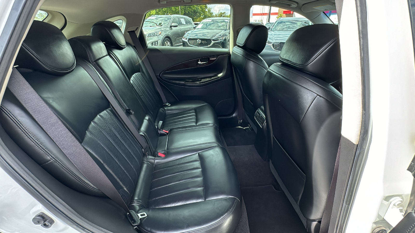 2017 INFINITI QX50 Base 33