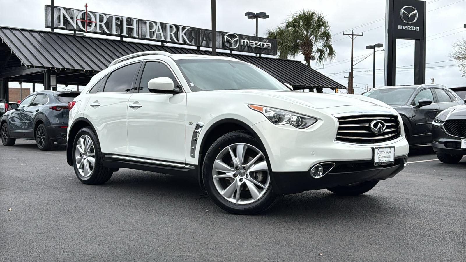 2014 INFINITI QX70 Base 2