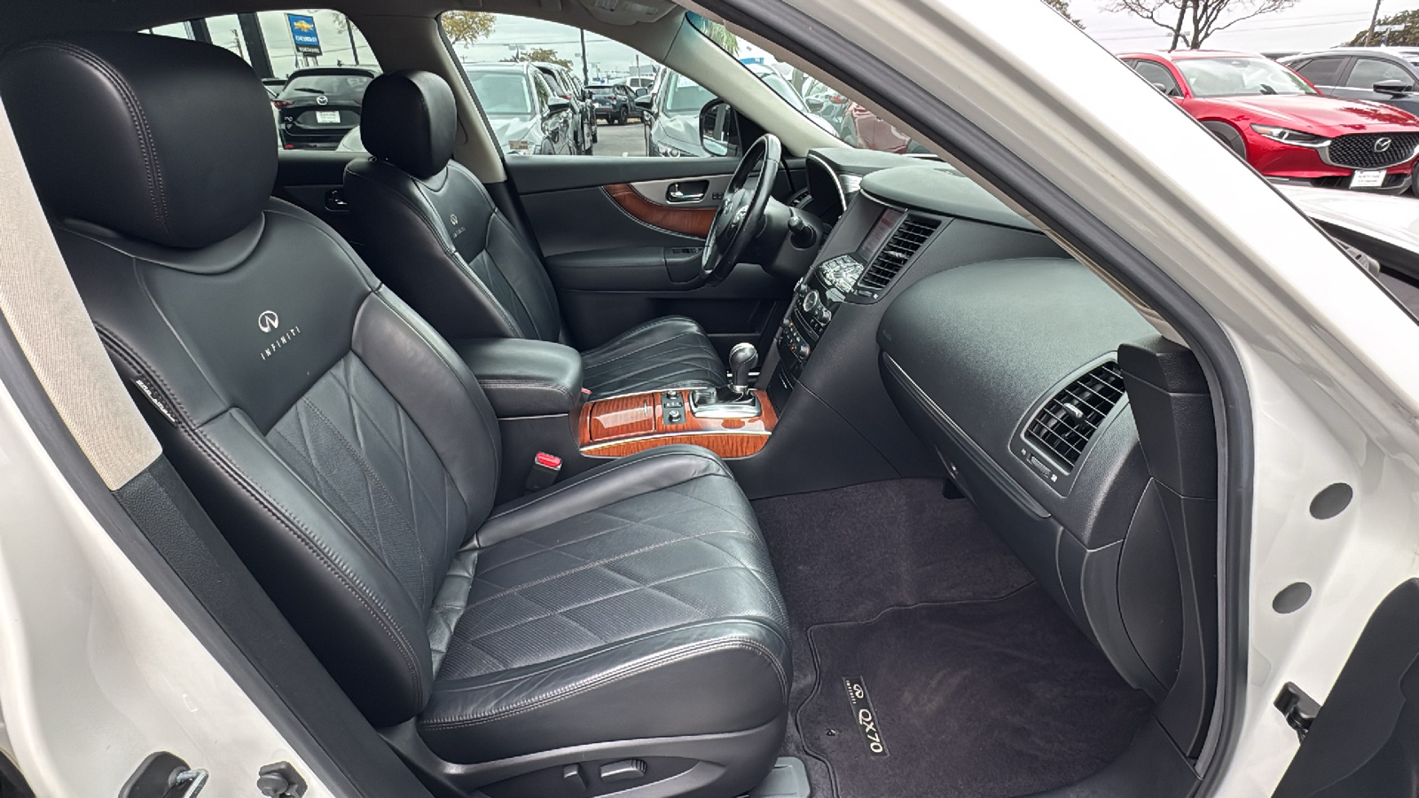 2014 INFINITI QX70 Base 37