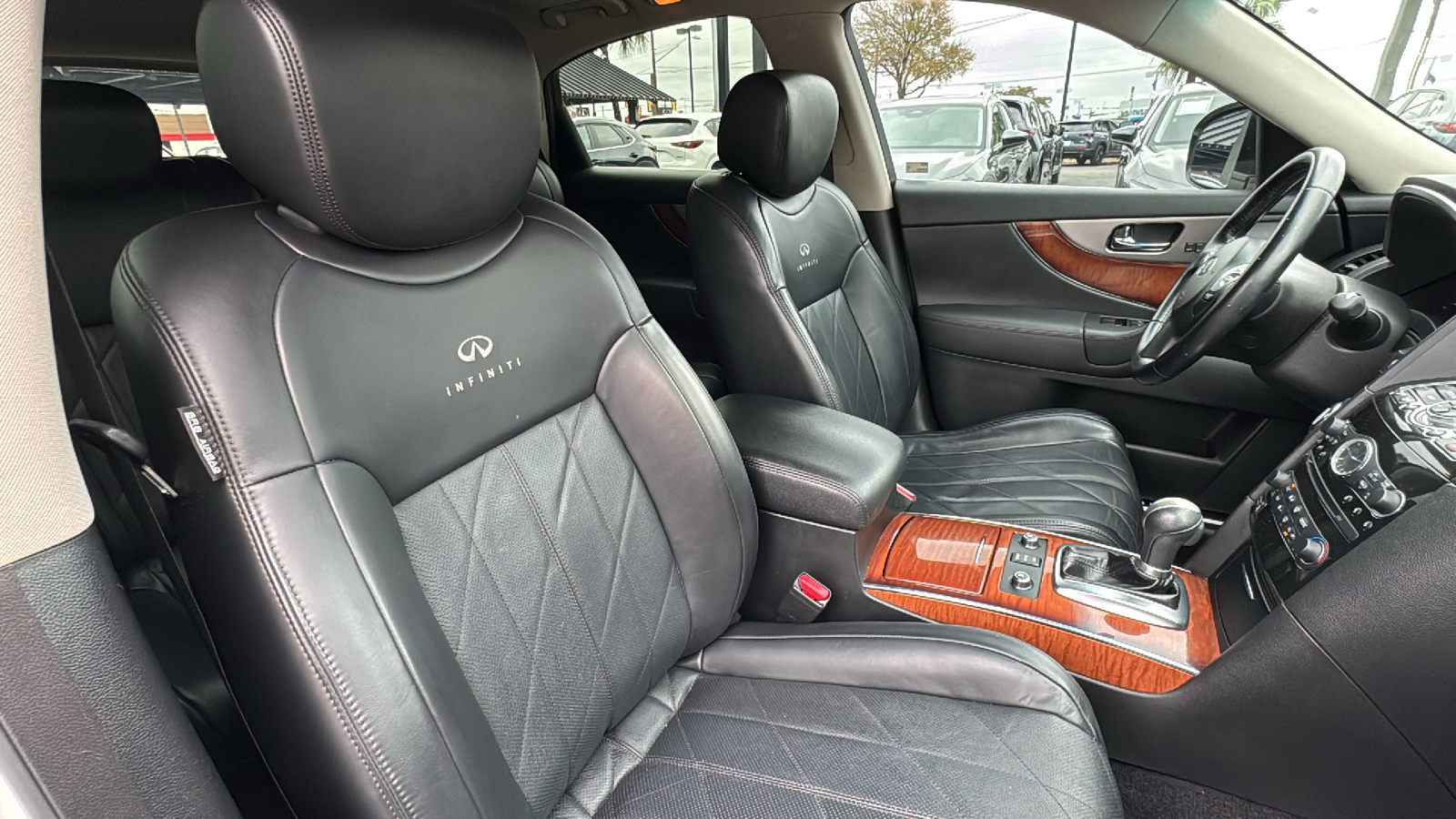 2014 INFINITI QX70 Base 38