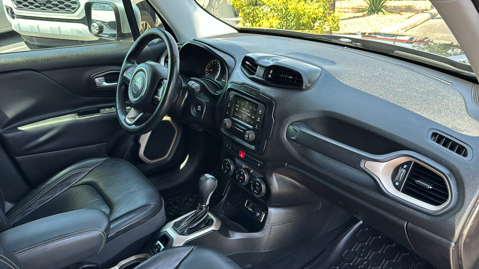 2016 Jeep Renegade Limited 35