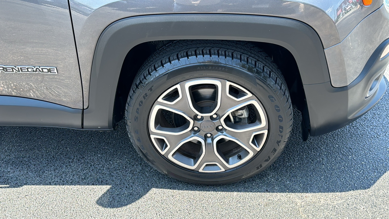 2016 Jeep Renegade Limited 38