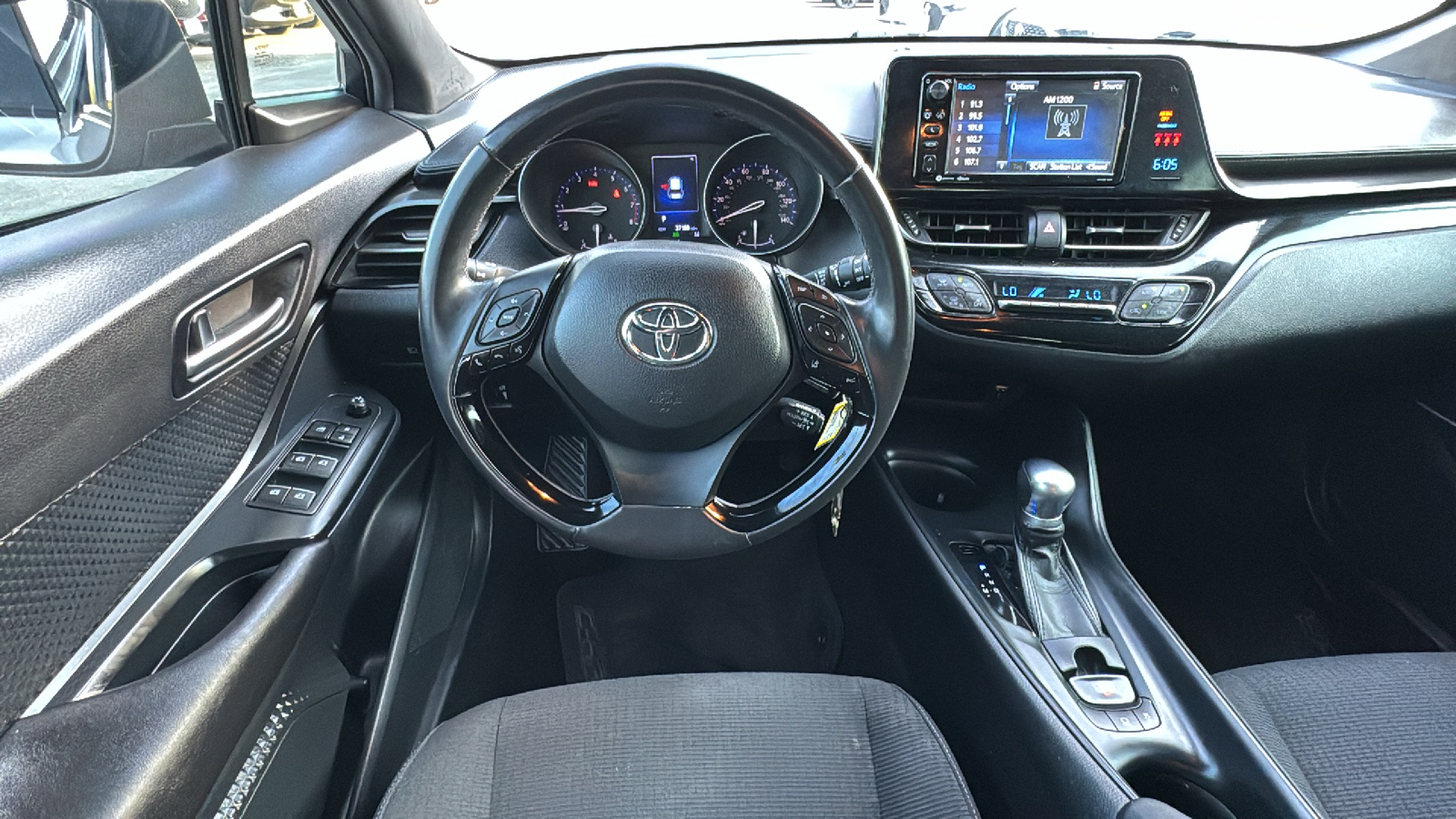 2018 Toyota C-HR XLE 18