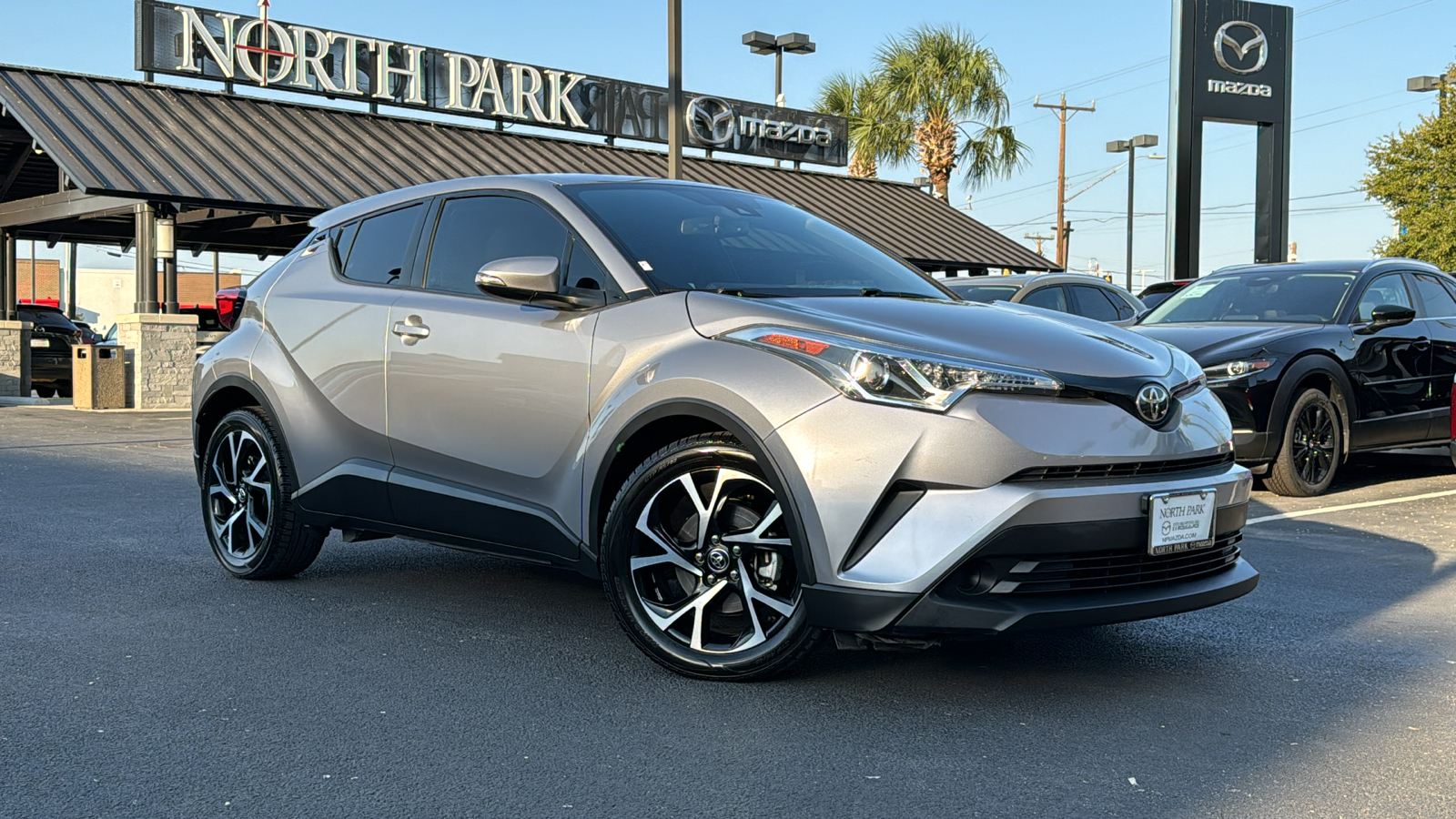 2018 Toyota C-HR XLE 38