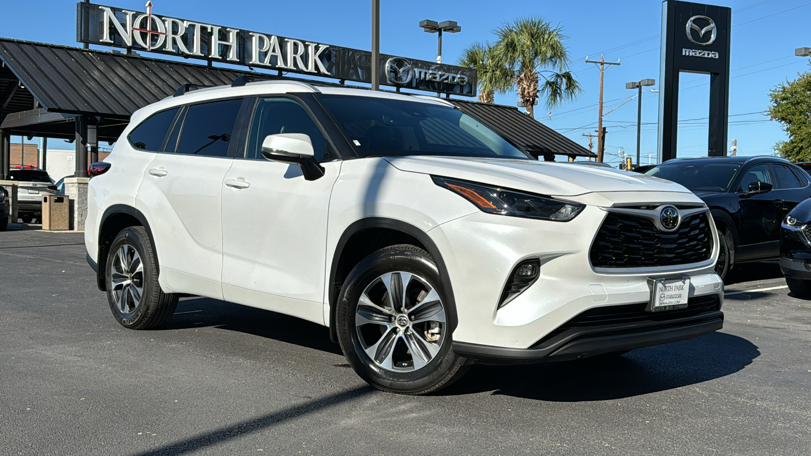 2023 Toyota Highlander XLE 2