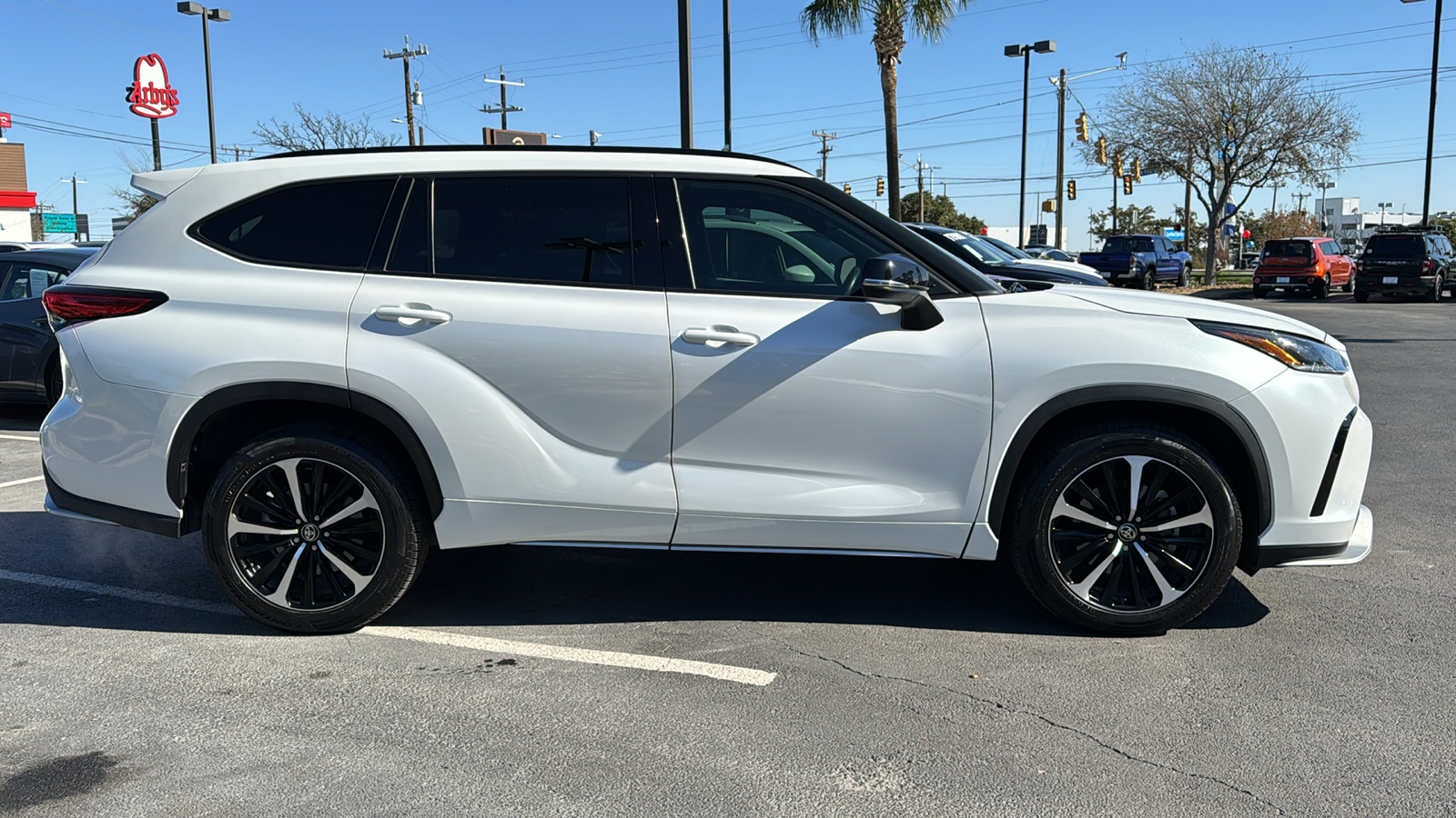 2022 Toyota Highlander XSE 9