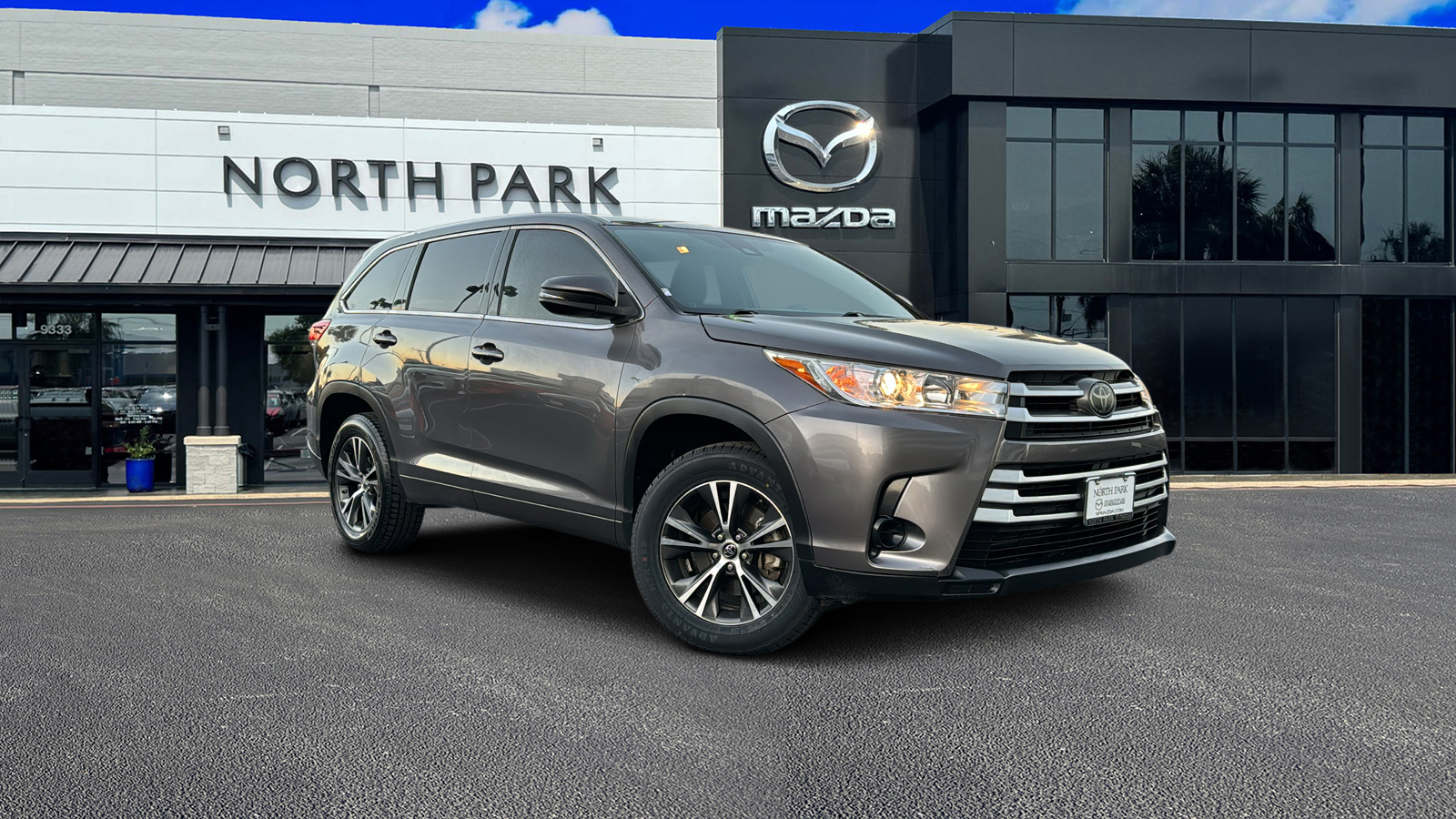 2018 Toyota Highlander LE 1