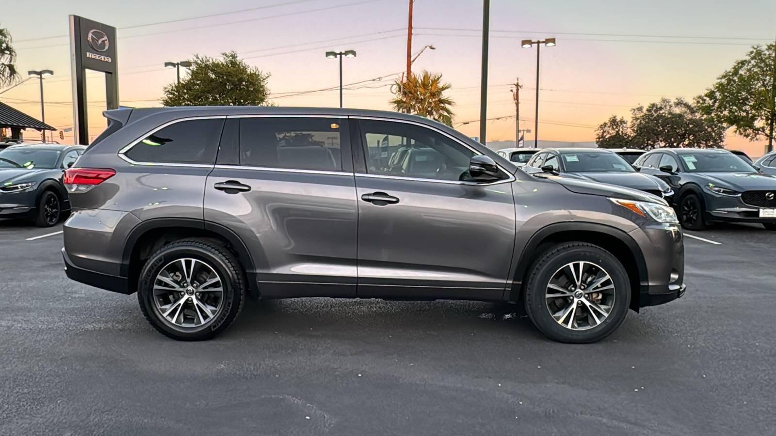 2018 Toyota Highlander LE 9