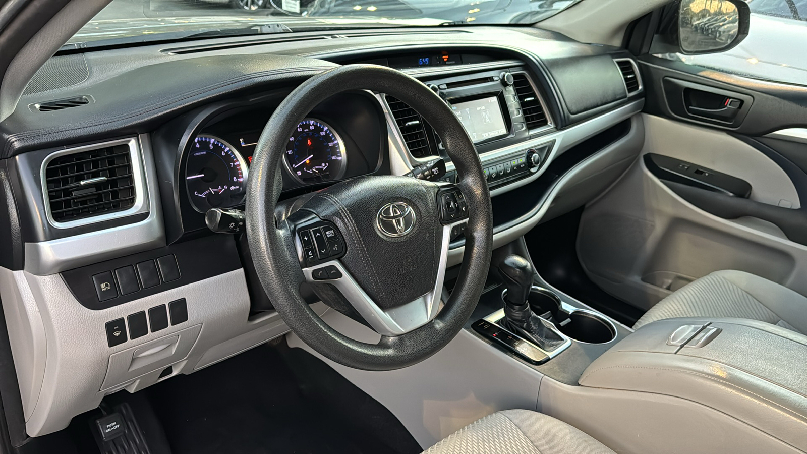 2018 Toyota Highlander LE 12