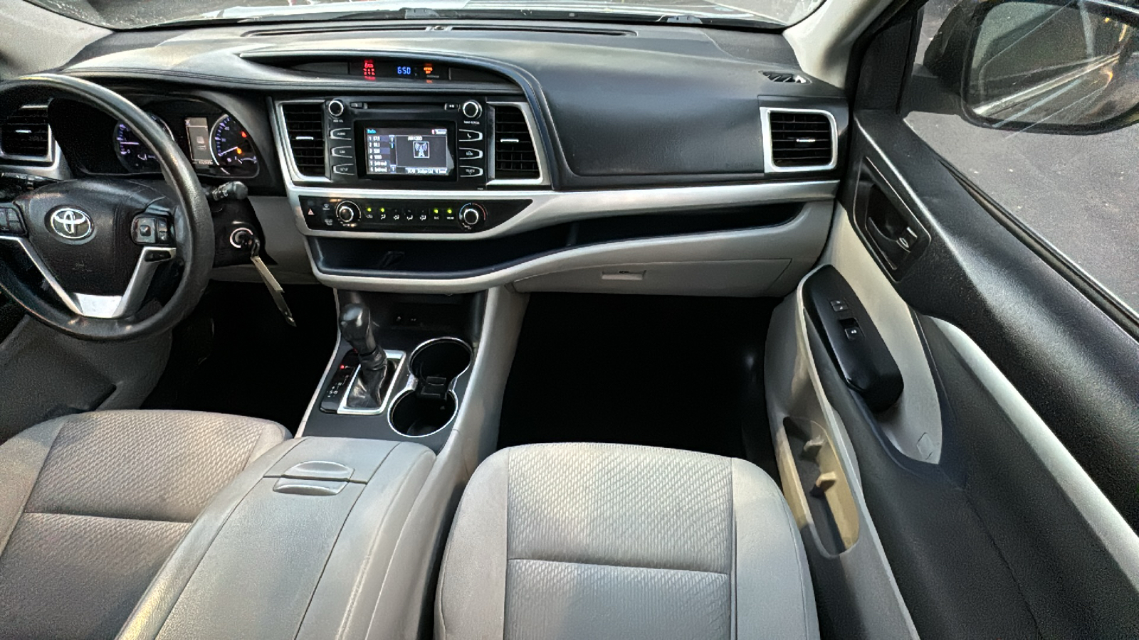 2018 Toyota Highlander LE 36