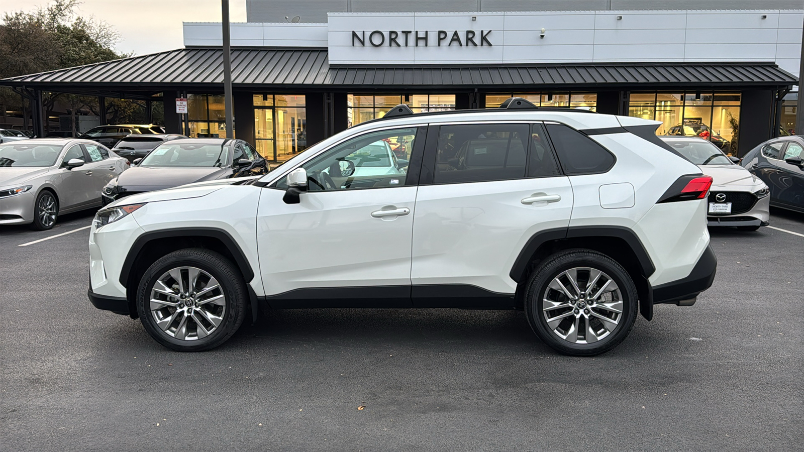 2021 Toyota RAV4 XLE Premium 5