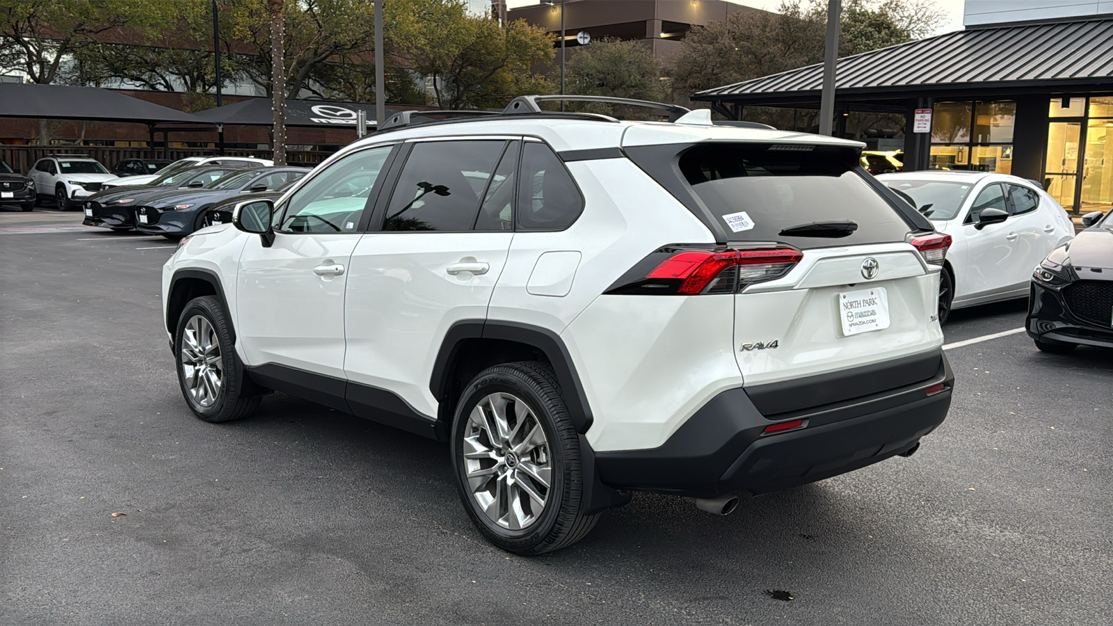 2021 Toyota RAV4 XLE Premium 6