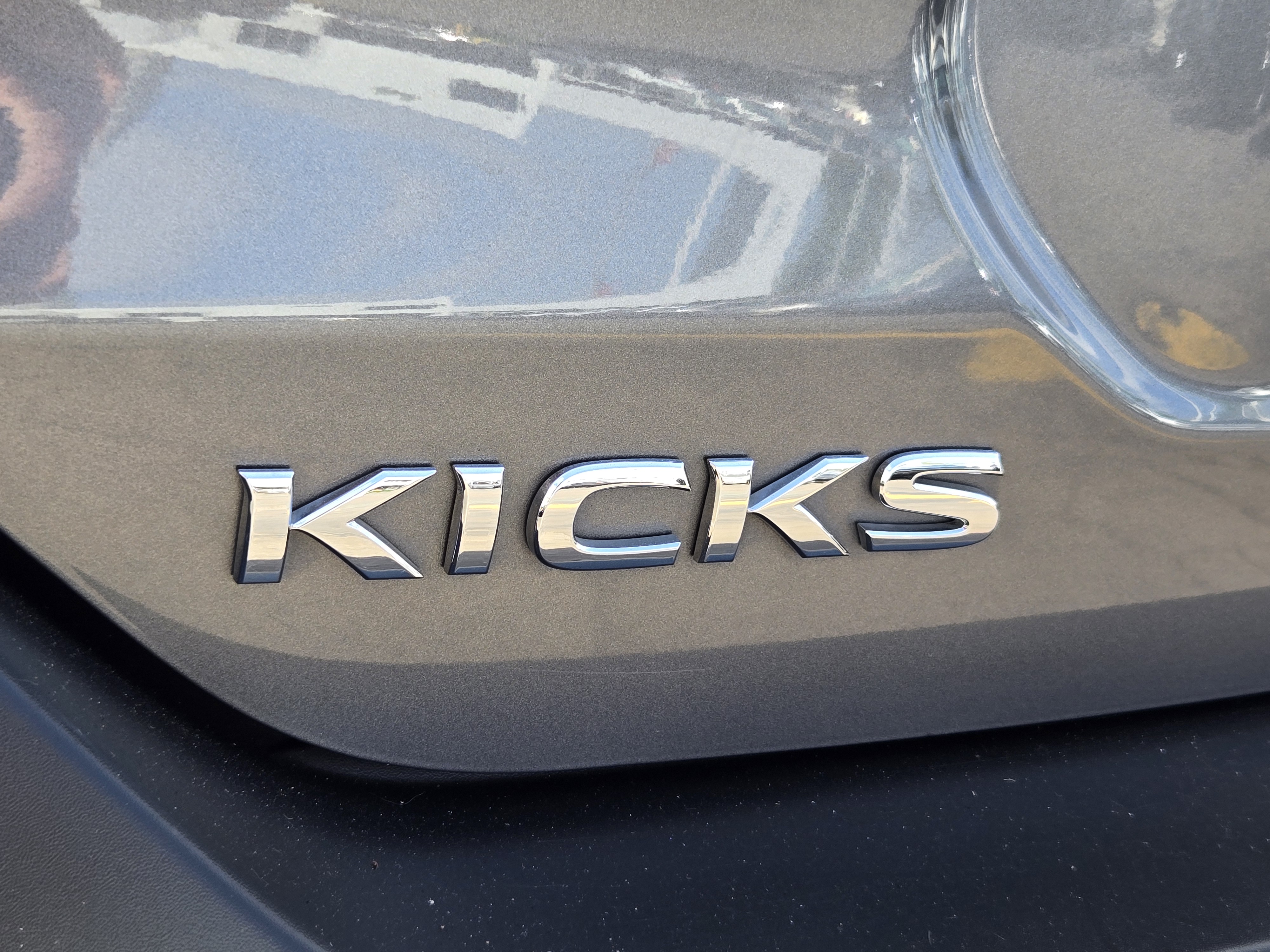2020 Nissan Kicks S 11