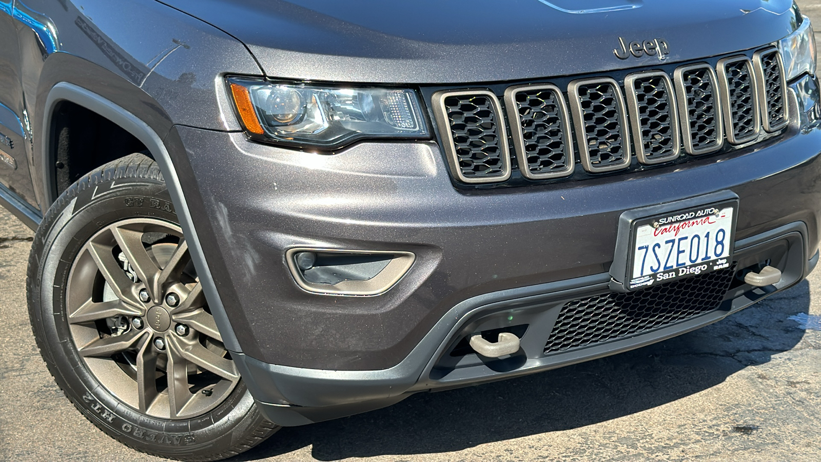 2016 Jeep Grand Cherokee 75th Anniversary Edition 3