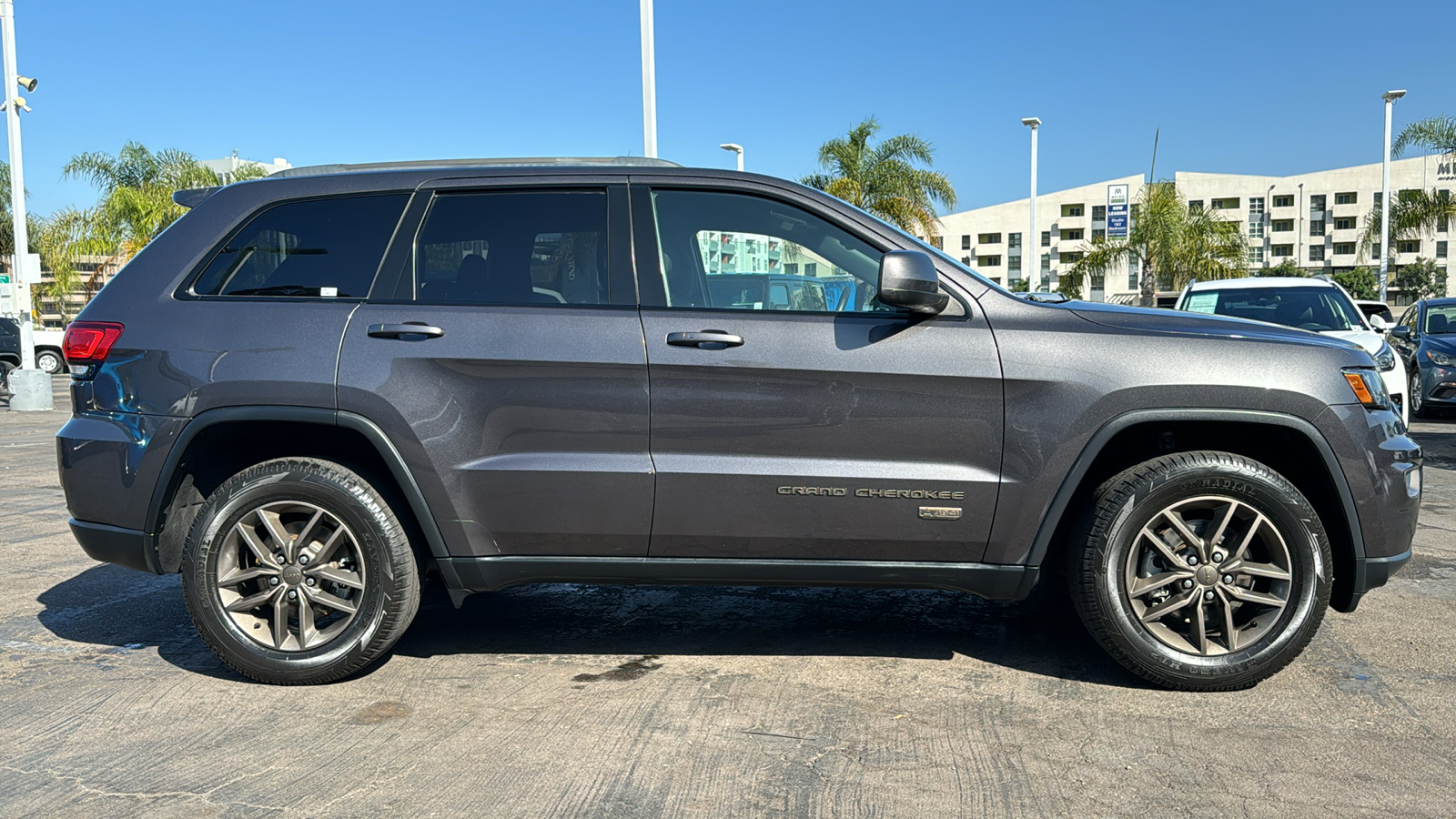 2016 Jeep Grand Cherokee 75th Anniversary Edition 7