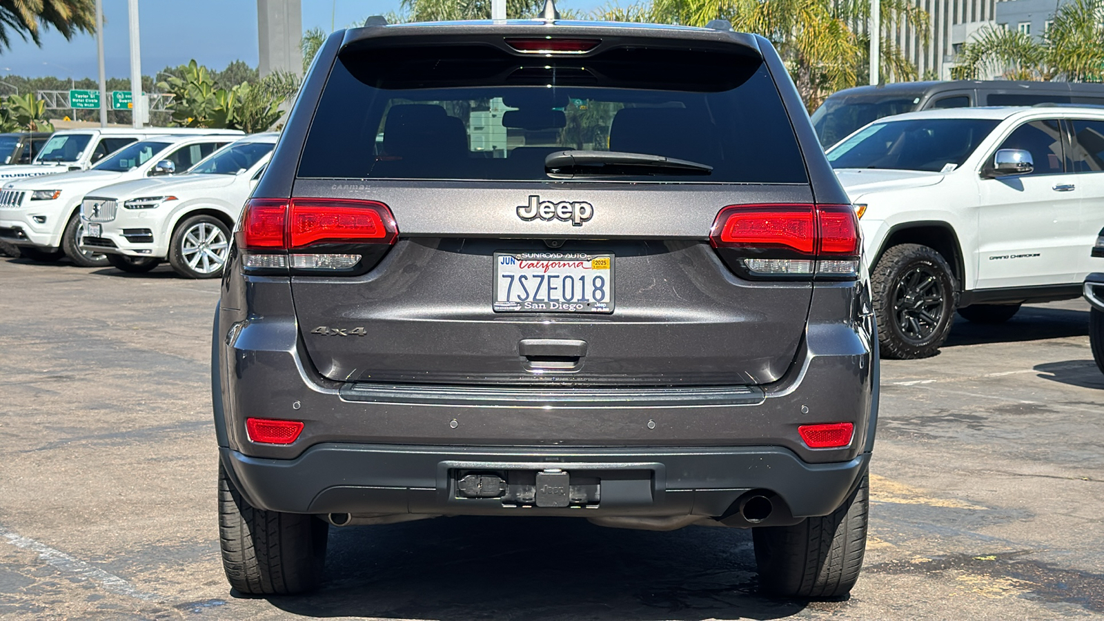 2016 Jeep Grand Cherokee 75th Anniversary Edition 9