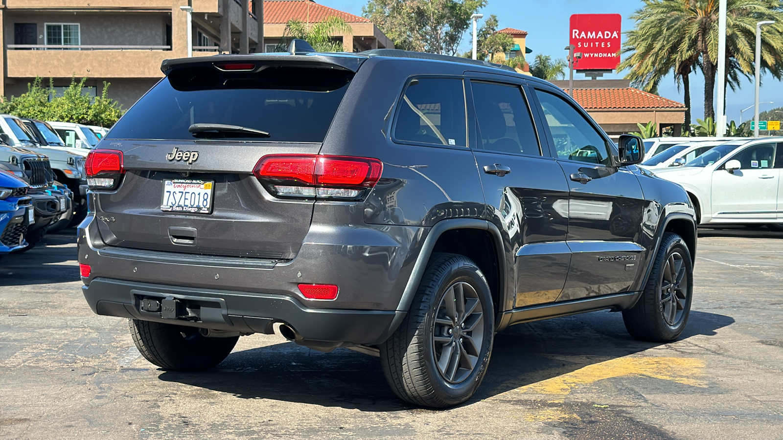 2016 Jeep Grand Cherokee 75th Anniversary Edition 10