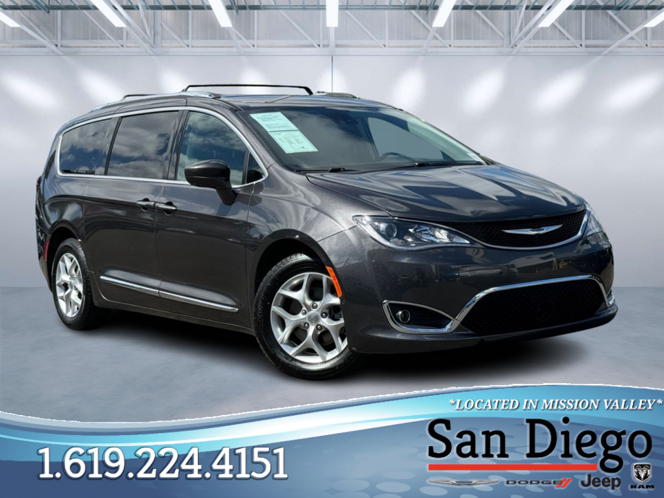 2017 Chrysler Pacifica Touring L Plus 1