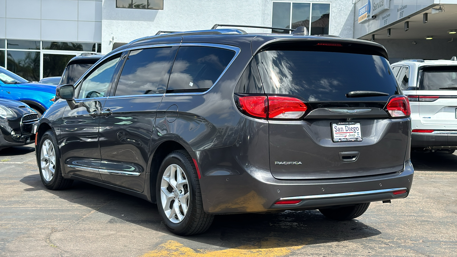 2017 Chrysler Pacifica Touring L Plus 8