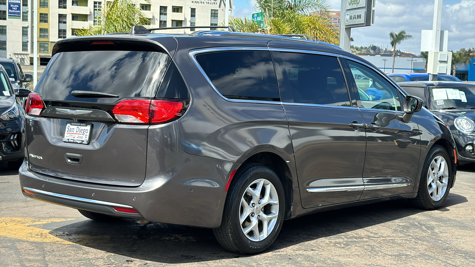 2017 Chrysler Pacifica Touring L Plus 10