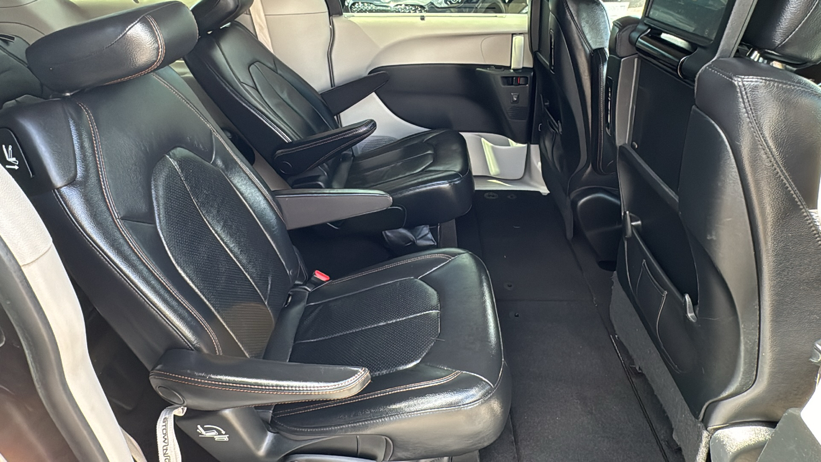 2017 Chrysler Pacifica Touring L Plus 17