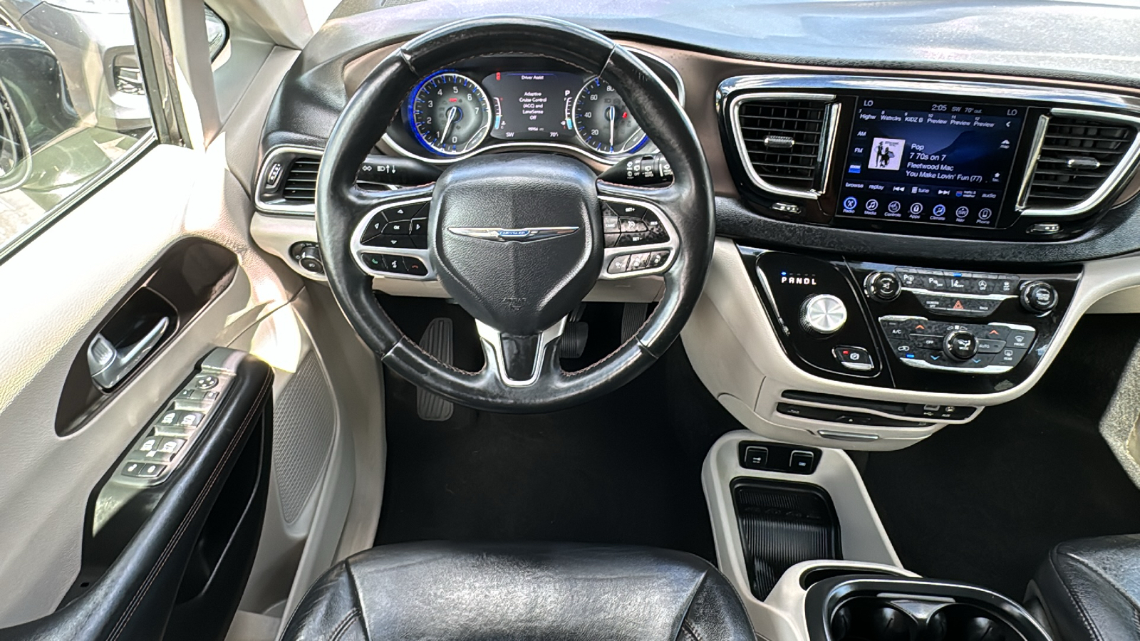 2017 Chrysler Pacifica Touring L Plus 21