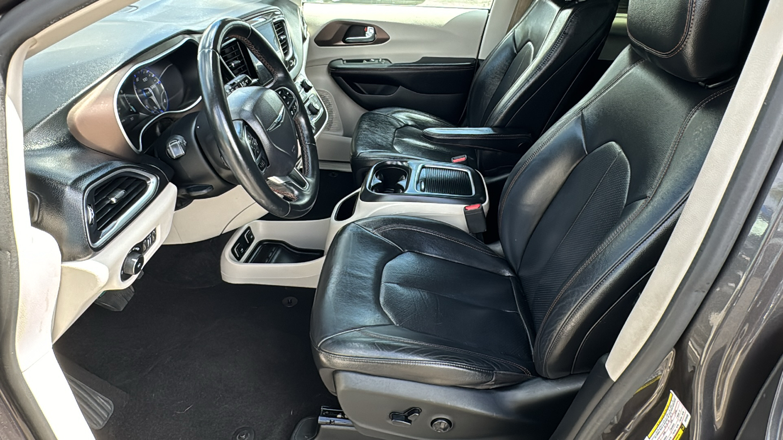 2017 Chrysler Pacifica Touring L Plus 24