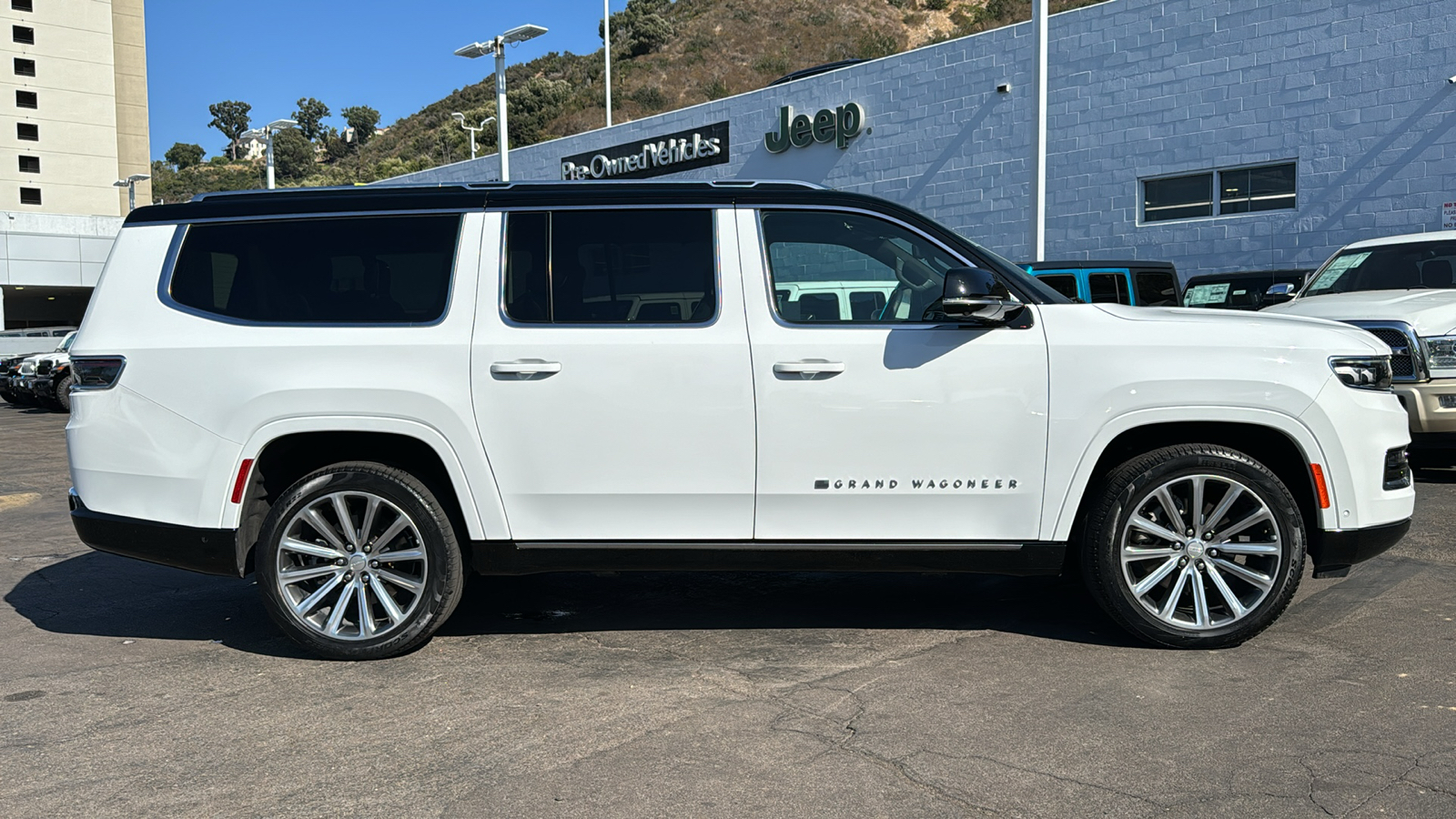 2023 Jeep Grand Wagoneer L Series II 8