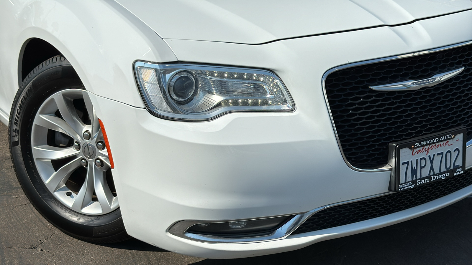 2016 Chrysler 300 Limited 3