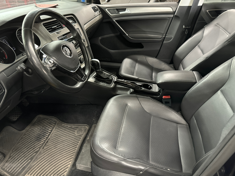 2015 Volkswagen Golf TDI SE 4-Door 8