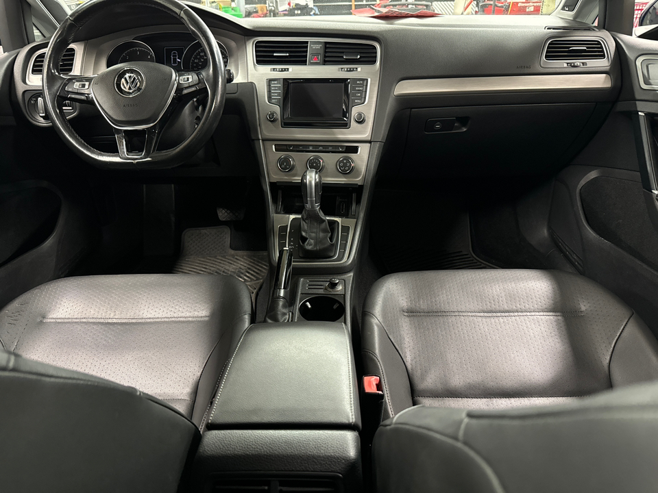 2015 Volkswagen Golf TDI SE 4-Door 18