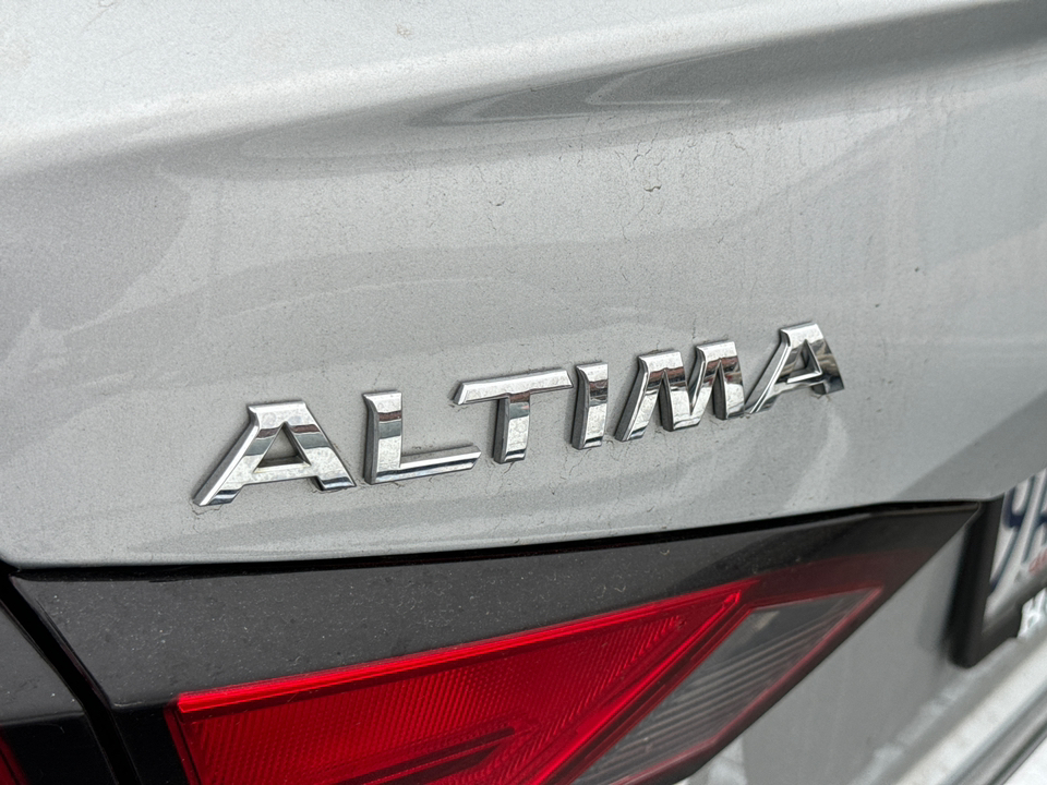 2022 Nissan Altima 2.5 SR 17