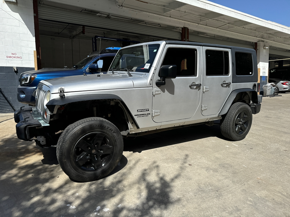 2010 Jeep Wrangler Unlimited Sport 14