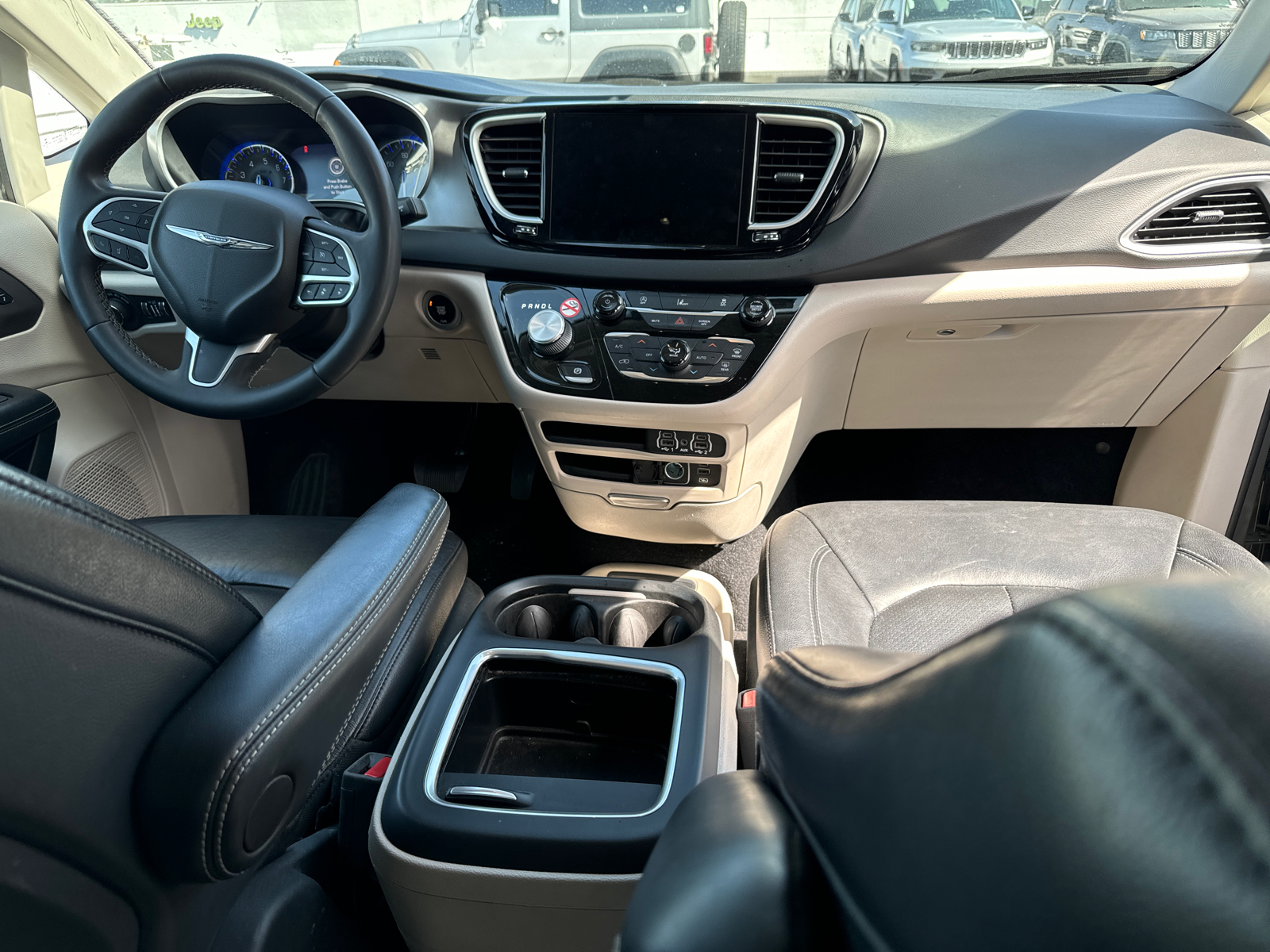 2022 Chrysler Pacifica Touring L 8