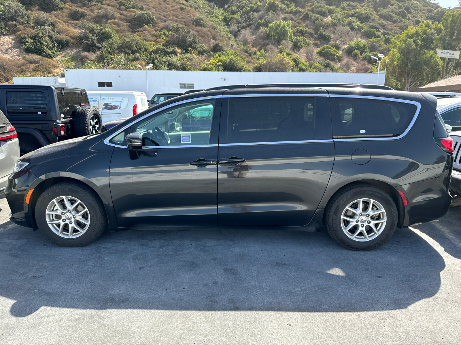 2022 Chrysler Pacifica Touring L 2