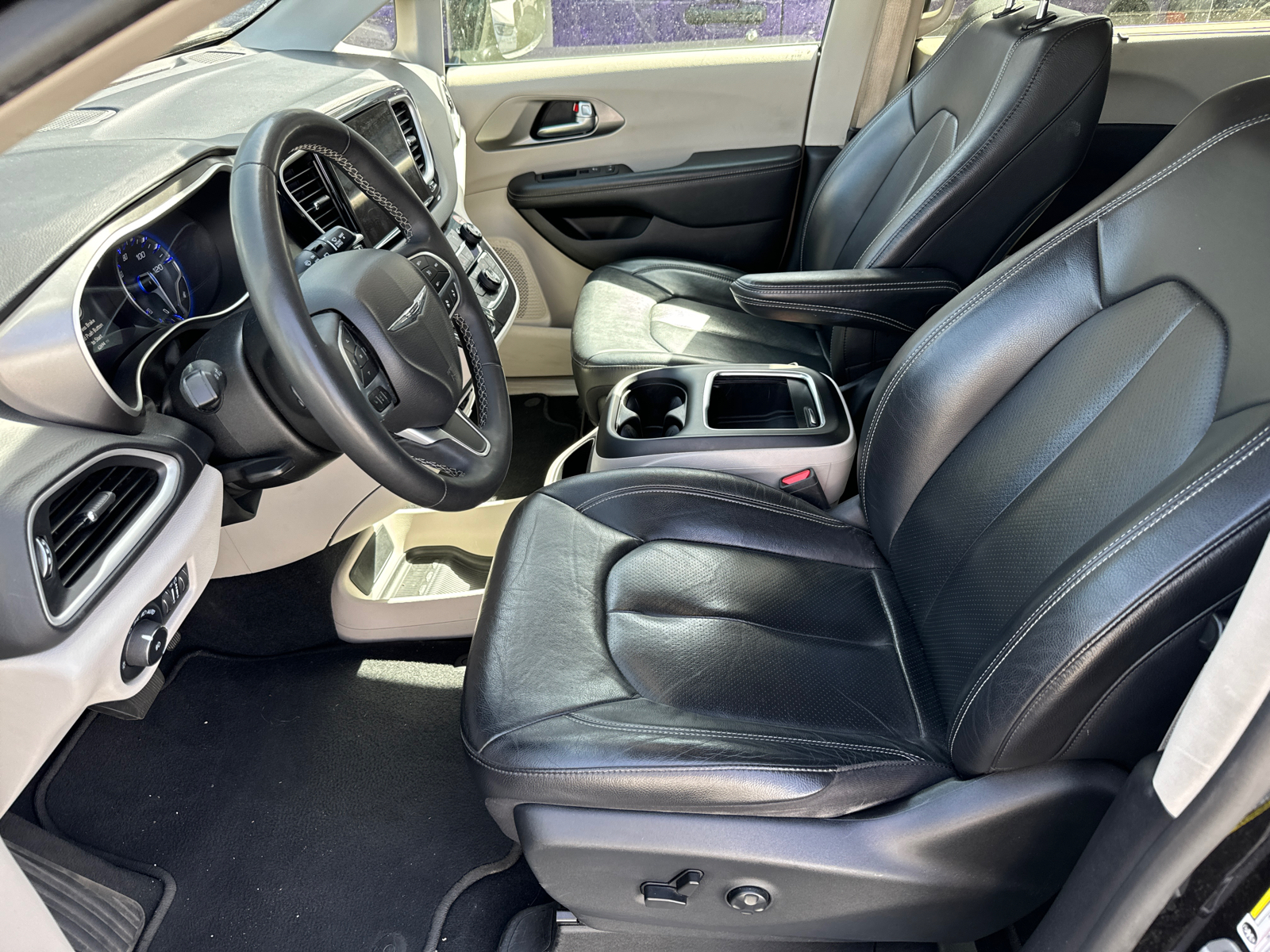 2022 Chrysler Pacifica Touring L 8