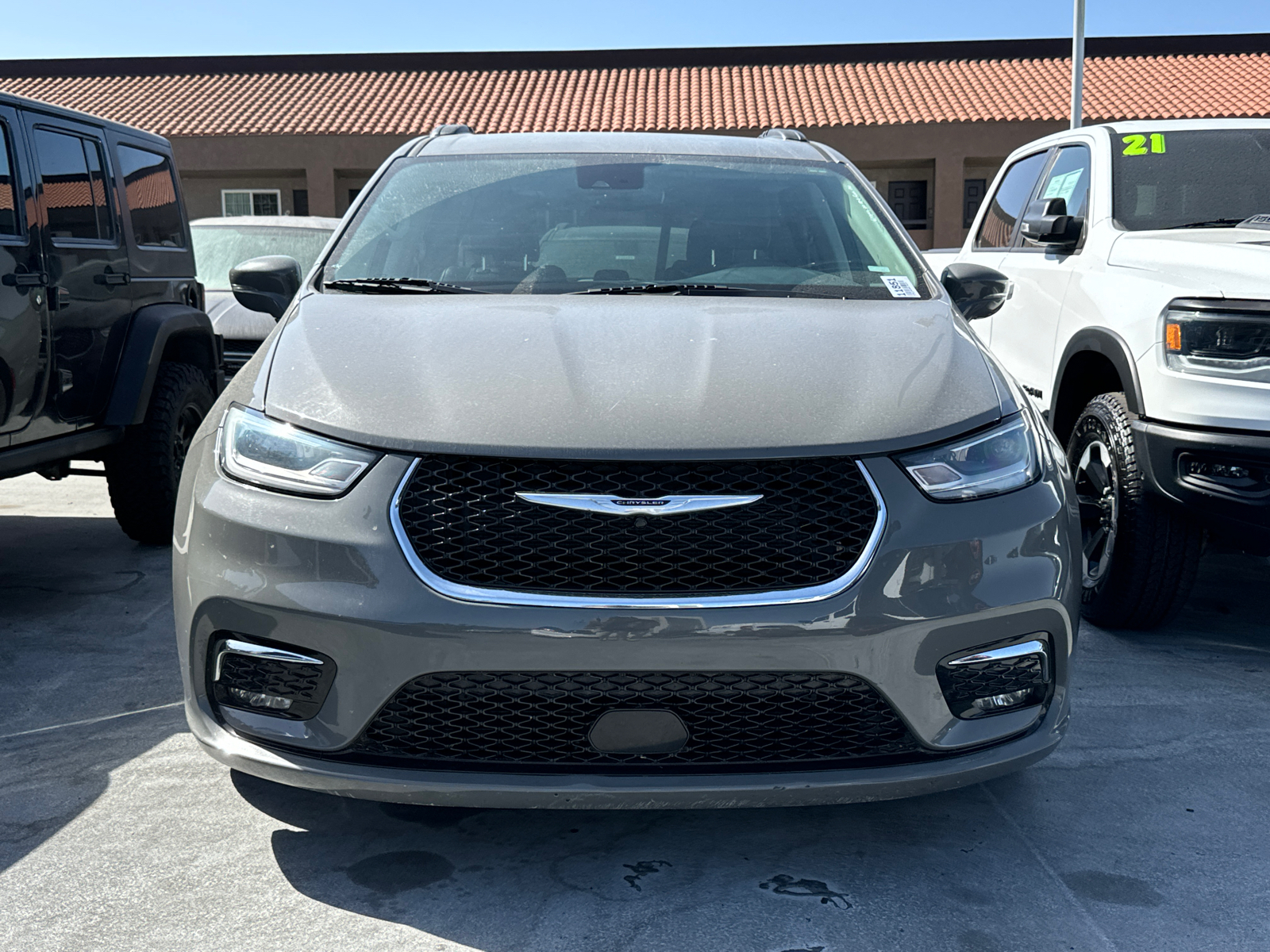 2022 Chrysler Pacifica Touring L 2